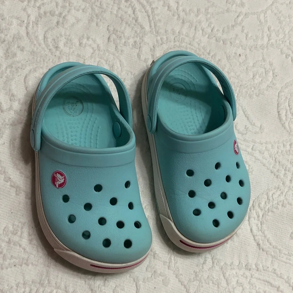 CROCS Kids Girls Size 6 c 7 Aqua Blue Water Clogs with Pink Accent